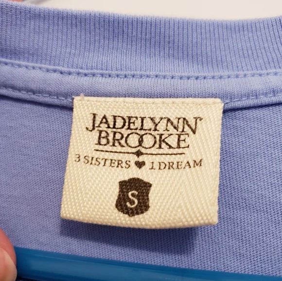 Jadelynn Brooke ‘My Happy Place’ Graphic Periwinkle V-Neck T-Shirt - Picture 4 of 6